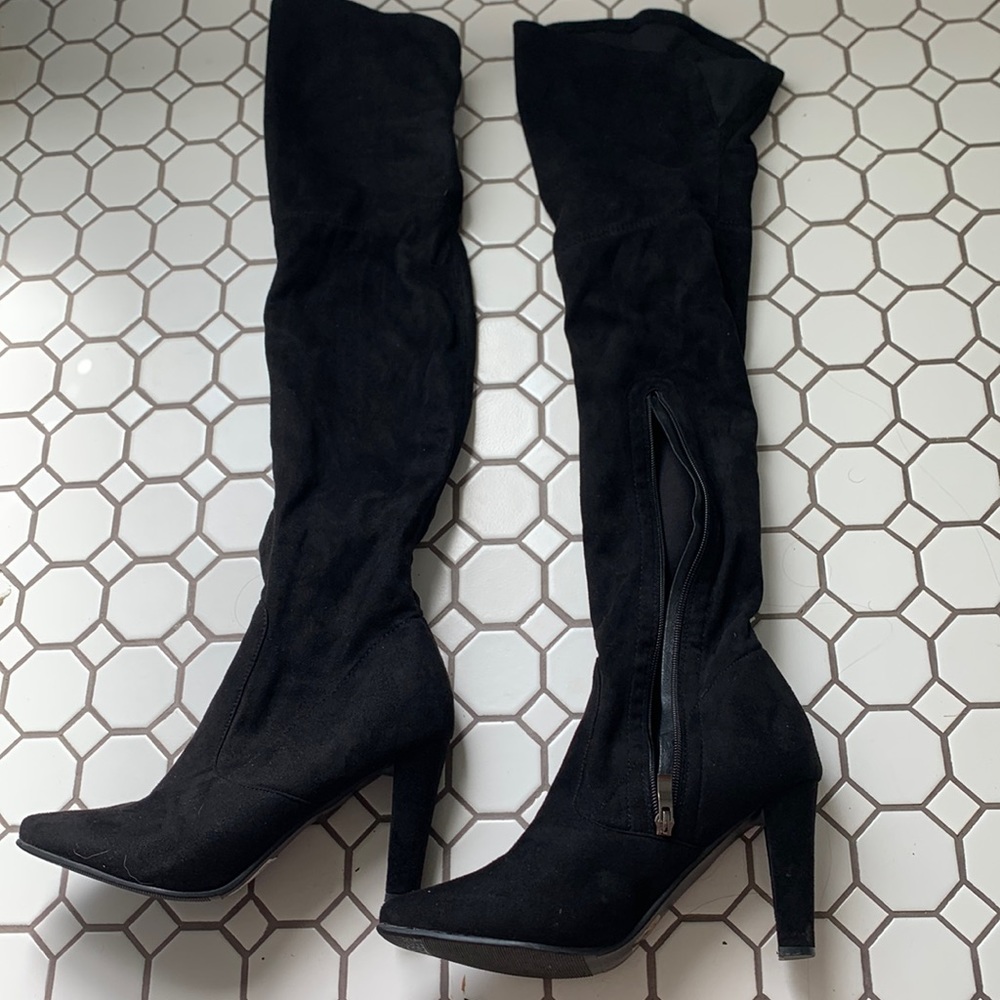 Size 9 knee high suede boots